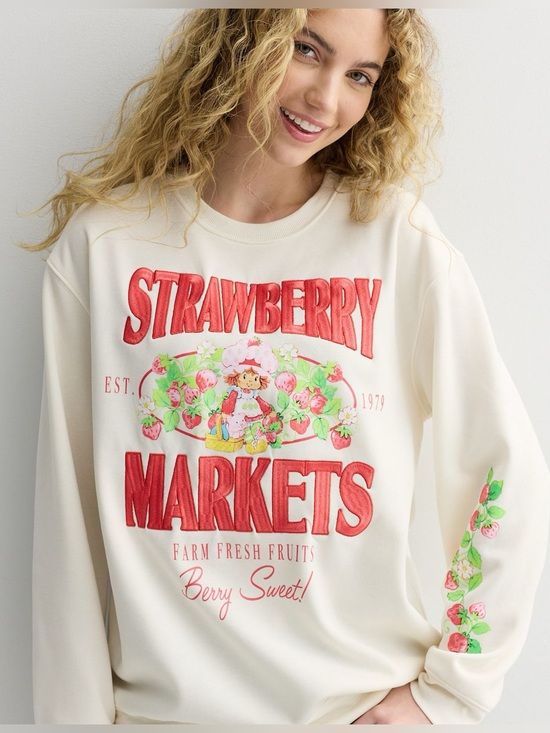 Strawberry Shortcake Sweaters - Cream 'Strawberry Shortcake Markets' Graphic Sweatshirt